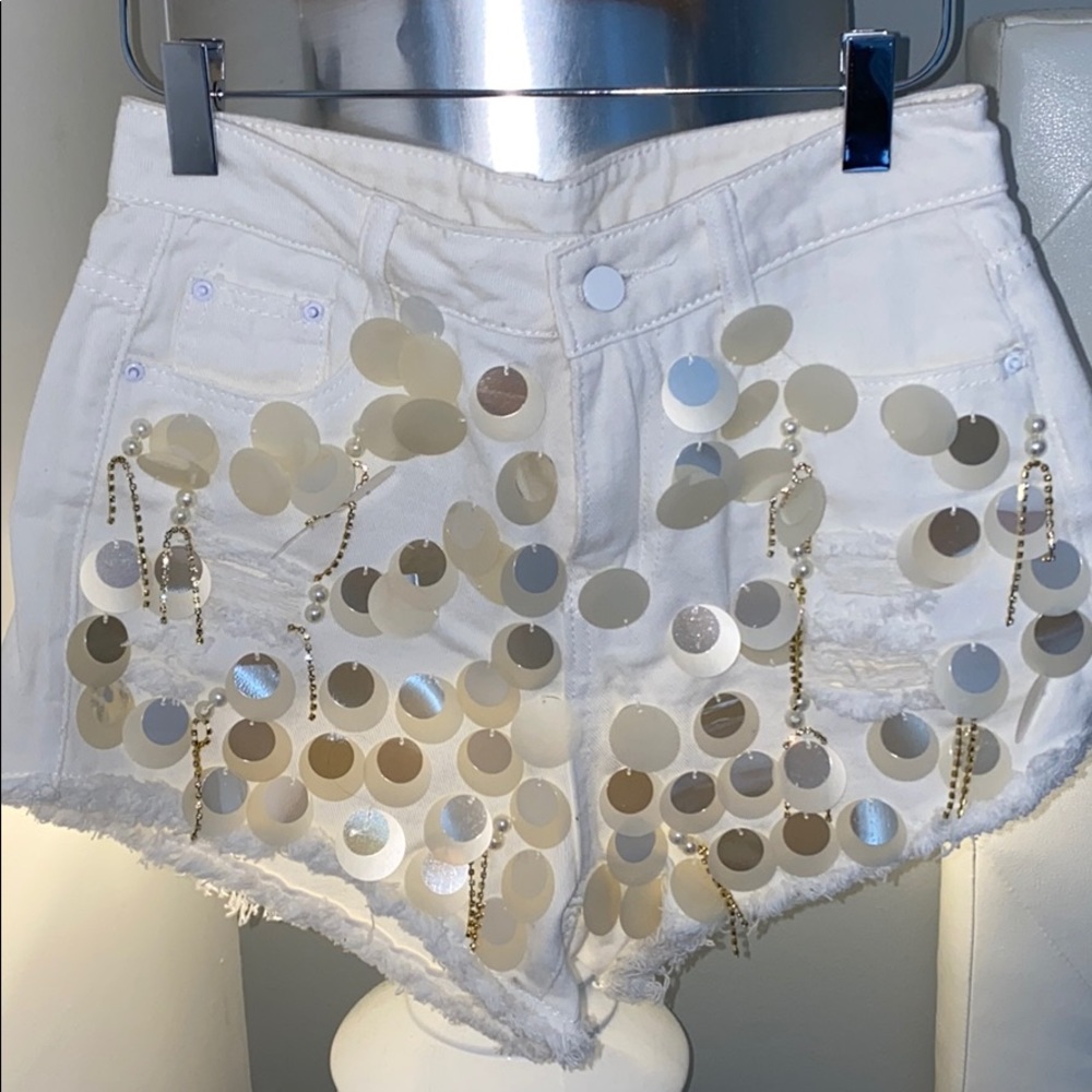 Brand New high waisted unique Shorts!